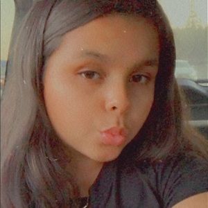 Meet your Posher, Dayana